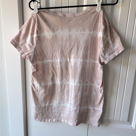 Universal Thread pink tie dye v-neck t-shirt size Medium - Picture 3 of 3